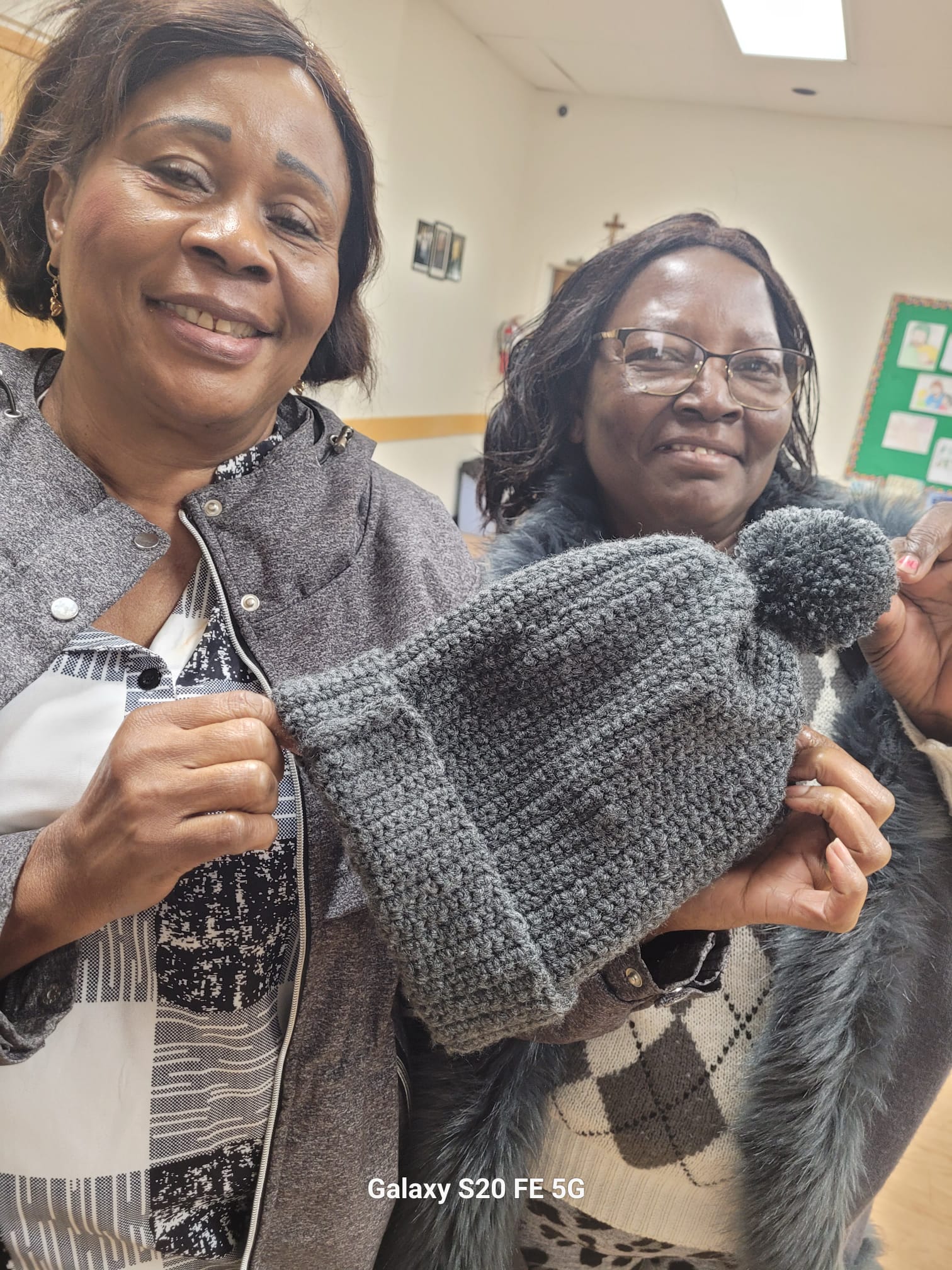 Aînés francophones partageant un moment de convivialité